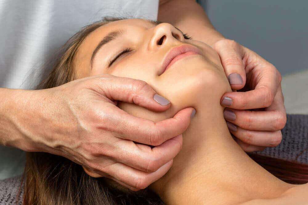 Scarborough chiropractor and massage therapist providing TMJ pain relief